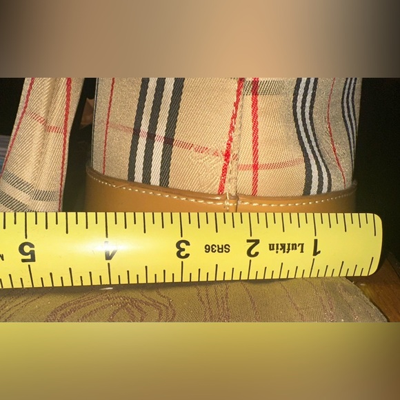 Iconic Designer Plaid Bucket Shoulder Bag with Attached Wallet Perfect NEW - Picture 9 of 16